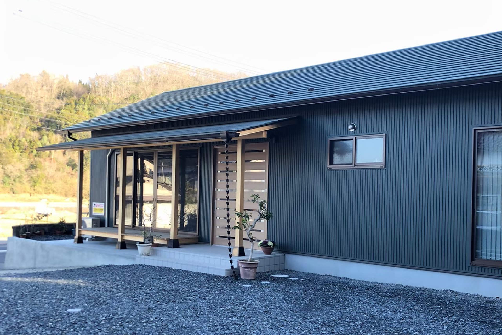 金属屋根の画像